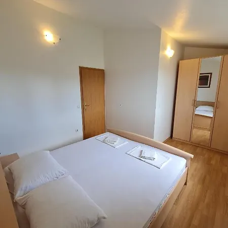 With A Parking Space - 18630