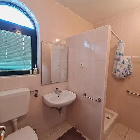 Apartament With A Parking Space - 18630 Murter