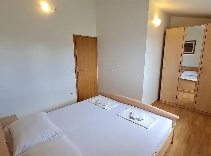 With A Parking Space - 18630